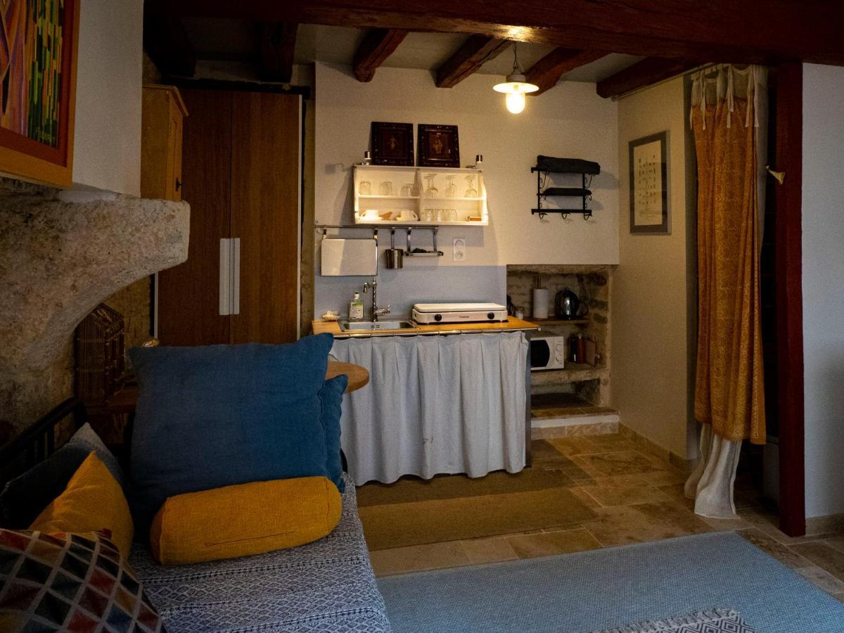 Voyage… Villa Noyers-sur-Serein Exterior photo